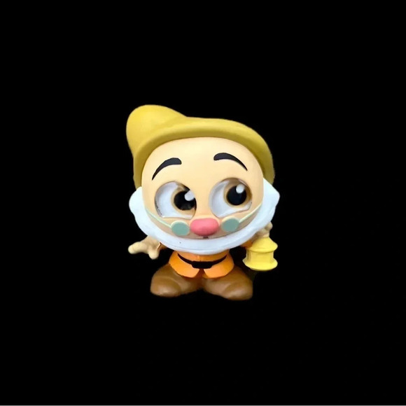 Disney Doorables Series 6 – Snow White – Doc - Rare - Picture 1 of 3